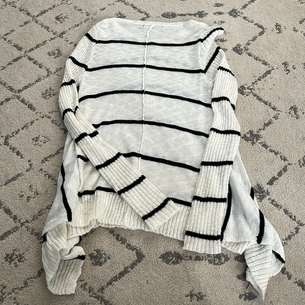 🖤Doe & Rae Sweater🖤 - Picture 2 of 3